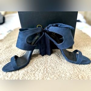 Miss Lola NEW suede blk & blue heels!